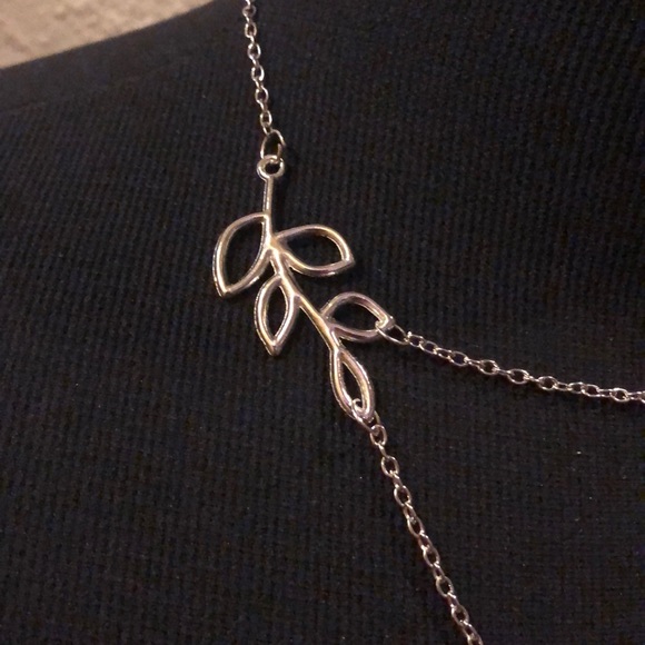 silver chain necklace with leaf charm - Picture 2 of 3